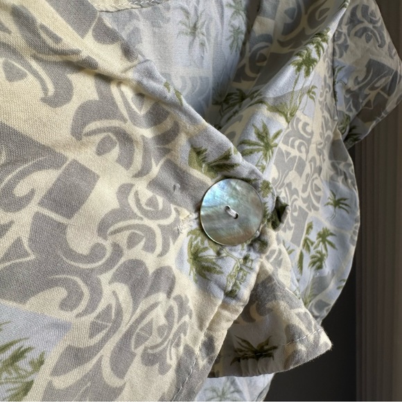 NWOT UO Renewal Hawaiian Button Back Crop Top Tee in Cream - Picture 6 of 7